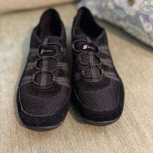 Sketchers SSport black slip in shoes.
